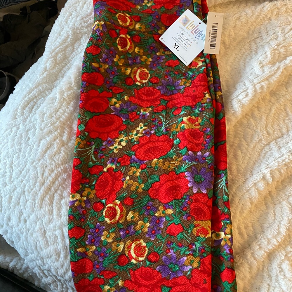 NWT LuLaRoe XL Cassie Skirt - red roses